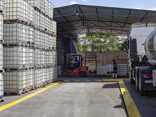 Nosso pátio de IBC´s